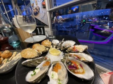 OYSTER BAR でオイスターとワインとエリザベスキーの夜景を堪能